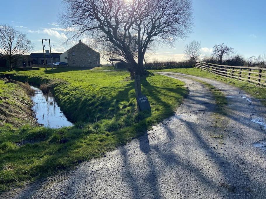 프레스턴 The Hayloft At Wrampool Farm 아파트 외부 사진